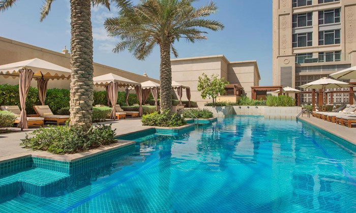 3 חופשה בדובאי: לינה במלון 5 כוכבים Hilton Dubai ע"ב ארוחת בוקר, כולל חנוכה וכריסמס