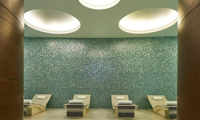 8 חופשה בדובאי: לינה במלון 5 כוכבים Hilton Dubai ע"ב ארוחת בוקר, כולל חנוכה וכריסמס