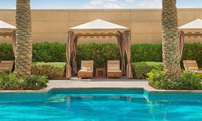 6 חופשה בדובאי: לינה במלון 5 כוכבים Hilton Dubai ע"ב ארוחת בוקר, כולל חנוכה וכריסמס