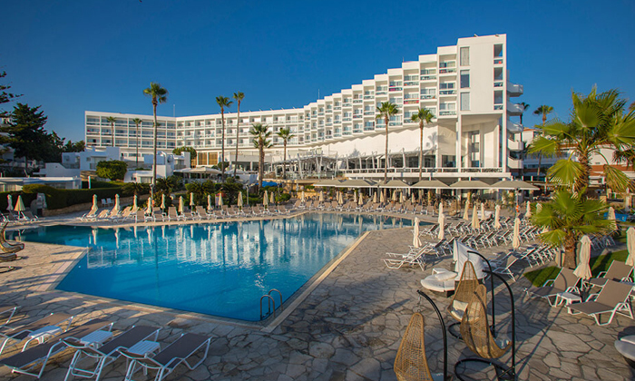 3 סופ"ש בפאפוס, קפריסין: טיסות ישירות ו-3 לילות במלון Leonardo, כולל חנוכה