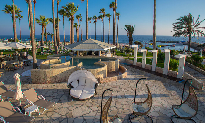 4 סופ"ש בפאפוס, קפריסין: טיסות ישירות ו-3 לילות במלון Leonardo, כולל חנוכה