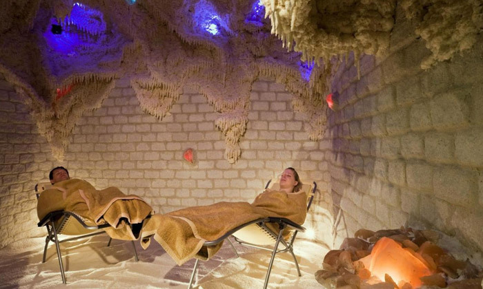 6 חופשת ספא באגם התרמי הגדול בעולם: טיסות אל על, העברות ו-14 לילות במלון ספא, כולל חנוכה