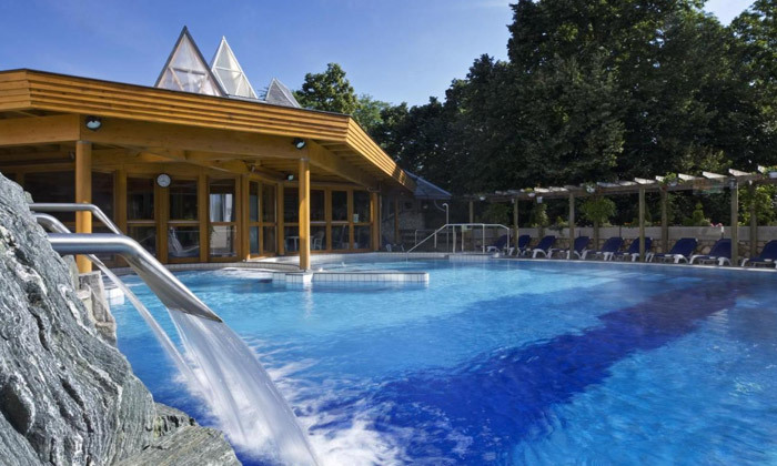 3 חופשת ספא באגם התרמי הגדול בעולם: טיסות אל על, העברות ו-14 לילות במלון ספא, כולל חנוכה