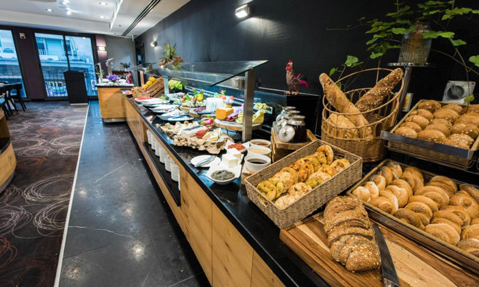 6 חופשה זוגית ירושלמית בכריסמס: סיור חג המולד בירושלים ולילה במלון בוטיק אייל ע"ב ארוחת בוקר