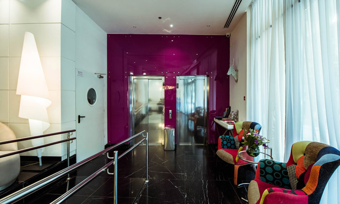 10 חופשה זוגית ירושלמית בכריסמס: סיור חג המולד בירושלים ולילה במלון בוטיק אייל ע"ב ארוחת בוקר