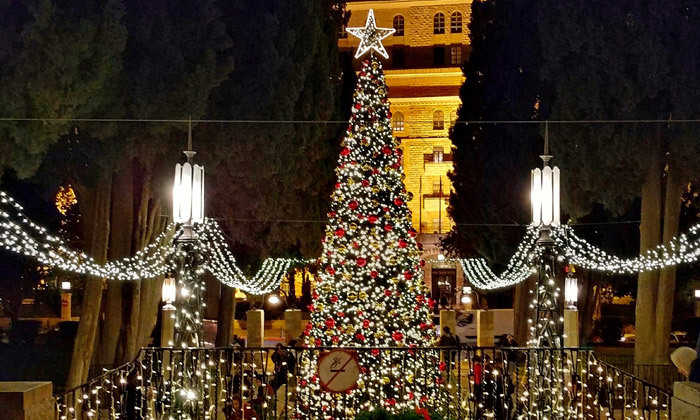 2 חופשה זוגית ירושלמית בכריסמס: סיור חג המולד בירושלים ולילה במלון בוטיק אייל ע"ב ארוחת בוקר