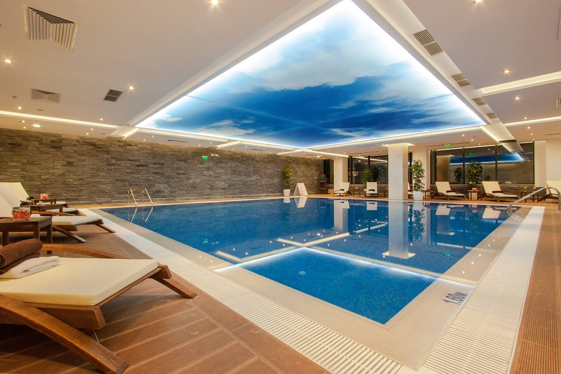 2 חופשה בוורנה במלון 5* קזינו International ע"ב חצי פנסיון, כולל טיסות והעברות - גם בחנוכה ובכריסמס