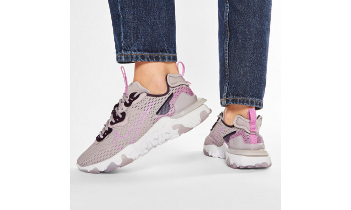 7 נעלי ריצה לנשים נייקי Nike דגם React Vision Platinum בצבע ורוד