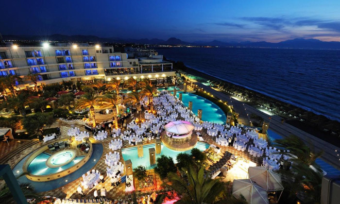 5 מרץ בלוטרקי, יוון: טיסות, העברות ו-2/4 לילות במלון 5* Club Hotel עם קזינו ע"ב חצי פנסיון