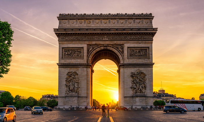 11 אד שירן בפריז: טיסות ישירות, 4 לילות במלון לבחירה והופעת פופ אגדית