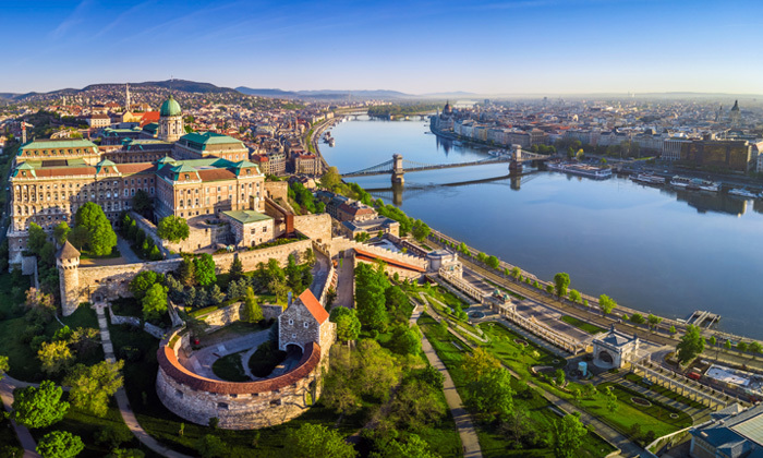 7 מקדימים להזמין חופשה והופעה של סלין דיון בבודפשט, כולל טיסות ישירות ו-4 לילות במלון לבחירה