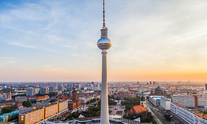 8 סטינג בברלין: טיסות ישירות, 4 לילות במלון לבחירה וכרטיס זהב להופעה ביולי 2022