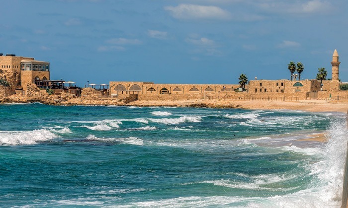 14 סיור עתיקות מודרך בנמל קיסריה עם ארוחה במסעדת השף 'קיסר ים'