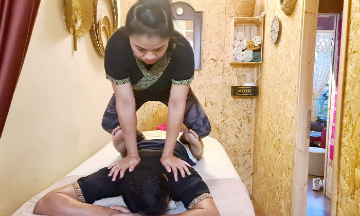 6 עיסוי תאילנדי זוגי לבחירה בקליניקת Yoyo Thai Massage, תל אביב