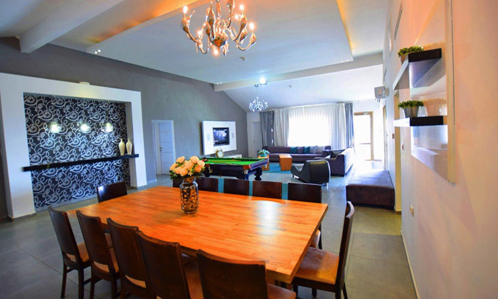 3 רשת וי קלאב: חופשה בווילה גרנדה עם בריכה מקורה ומחוממת לעד 14 אורחים, מושב גורן