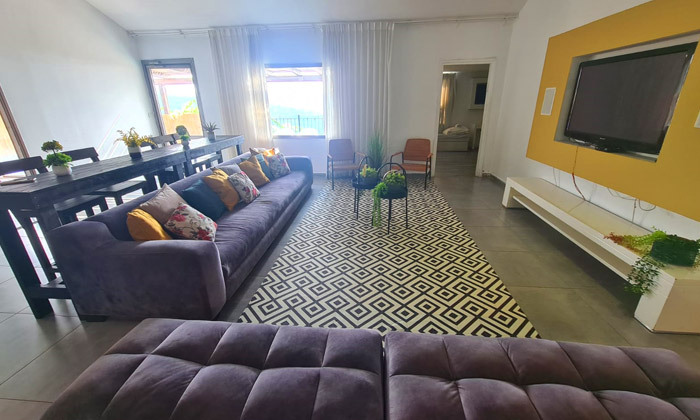 4 רשת וי קלאב: חופשה בווילה גרנדה עם בריכה מקורה ומחוממת לעד 14 אורחים, מושב גורן