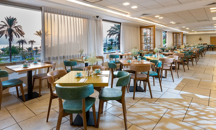 12 מחיר מיוחד לזמן מוגבל: יום כיף זוגי במלון אואזיס ים המלח עם פינוקי ספא וארוחה