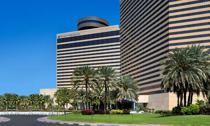 7 דובאי לספונטניים: סופ"ש 3 לילות במלון 5* Hyatt Regency Dubai עם ארוחות בוקר, טיסות והעברות
