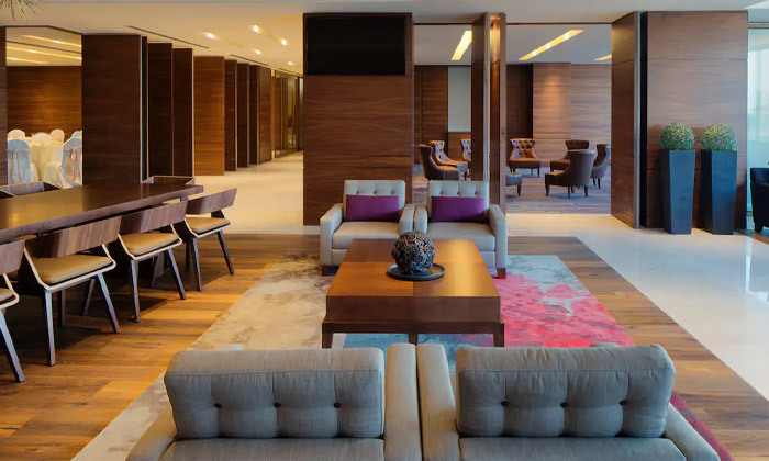 9 דובאי לספונטניים: סופ"ש 3 לילות במלון 5* Hyatt Regency Dubai עם ארוחות בוקר, טיסות והעברות