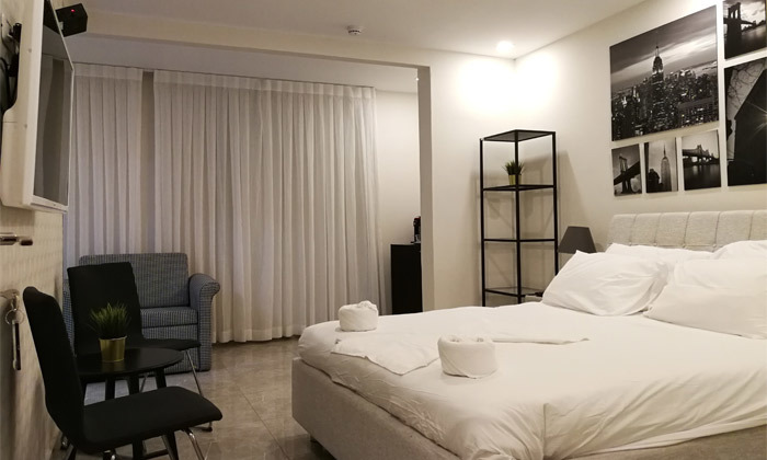 9 לילה לזוג במלון לאגו מרשת מלונות Smart, כולל סיור קולינרי וכניסה לחמי טבריה