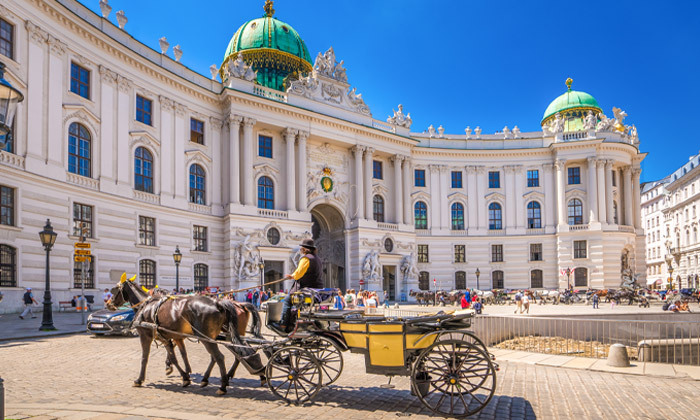 3 חופשה בווינה והופעה של סטינג כולל 4 לילות במלון לבחירה, טיסות ישירות והעברות