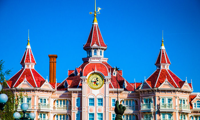 3 החופשה המשפחתית המושלמת: 5 לילות בפריז, כולל כרטיס משולב לפארקי Disneyland וטיסות ישירות