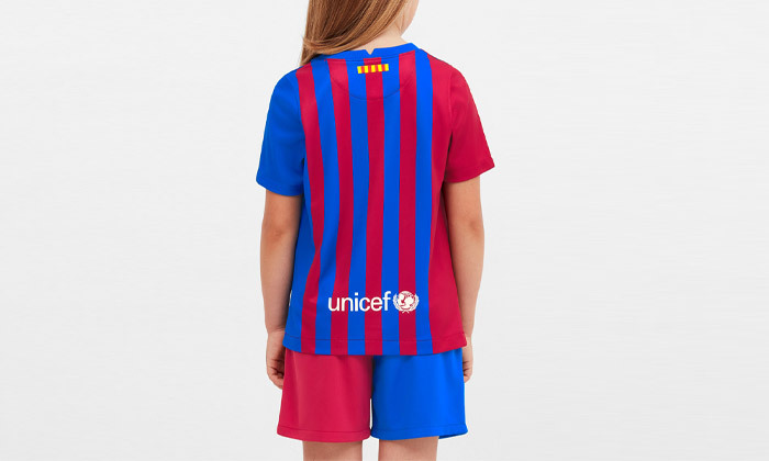 5 חליפת ברצלונה לגיל 6-14 Nike FC Barcelona