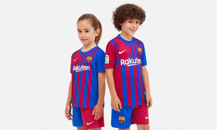 7 חליפת ברצלונה לגיל 6-14 Nike FC Barcelona