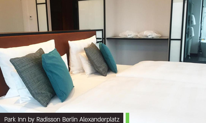9 בריאן אדמס מגיע לברלין: 4 לילות במלון לבחירה, טיסות ישירות, ארוחות בוקר וכניסה להופעה