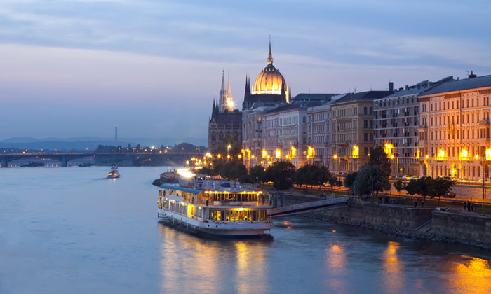 2 חופשה אורבנית בבודפשט: 4/5 לילות במלון לבחירה עם סיורים מודרכים ושייט לילי - גם בראש השנה