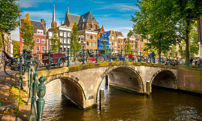 8 מקדימים להזמין חופשה באמסטרדם: 4 לילות במלון לבחירה, ארוחות בוקר וטיסות - גם בחנוכה ובסופ"ש
