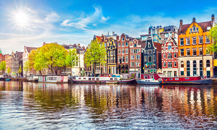 9 מקדימים להזמין חופשה באמסטרדם: 4 לילות במלון לבחירה, ארוחות בוקר וטיסות - גם בחנוכה ובסופ"ש