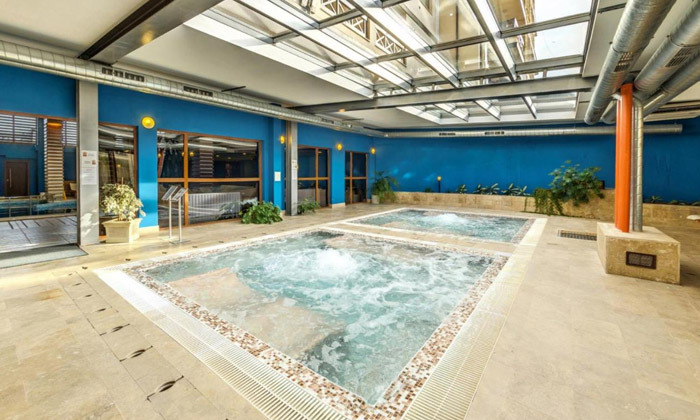 5 חופשת קיץ מיוחדת בבנסקו שלמרגלות הרי פירין: 6 לילות במלון 5* ע"ב חצי פנסיון עם מגלשות מים