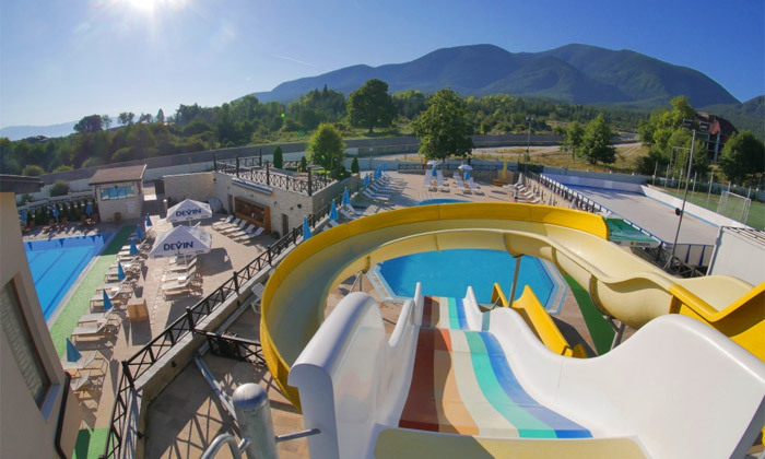 13 חופשת קיץ מיוחדת בבנסקו שלמרגלות הרי פירין: 6 לילות במלון 5* ע"ב חצי פנסיון עם מגלשות מים