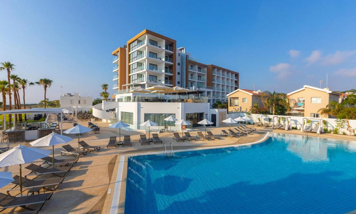 11 חופשה בפרוטארס, קפריסין: 3/4 לילות במלון ספא למבוגרים בלבד מרשת Leonardo 
