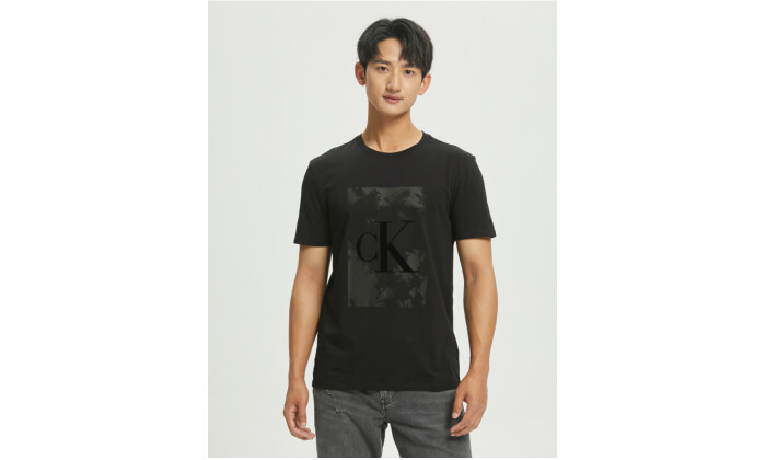3 חולצת טי שירט לגברים Calvin Klein דגם Logo Crew Neck Tee בצבע שחור