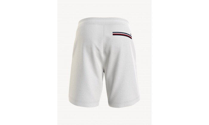 5 מכנסי שורט לגברים Tommy Hilfiger דגם Solid Fleece בצבע לבן