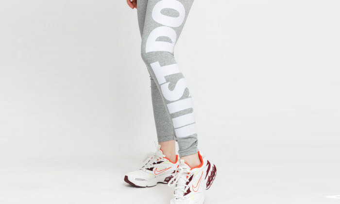 5 טייץ לנשים נייקי Nike דגם Essential High-Rise בצבע אפור