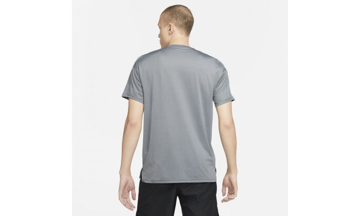4 חולצת אימון נייקי NIKE לגבר דגם Dri-FIT Miler בצבע אפור