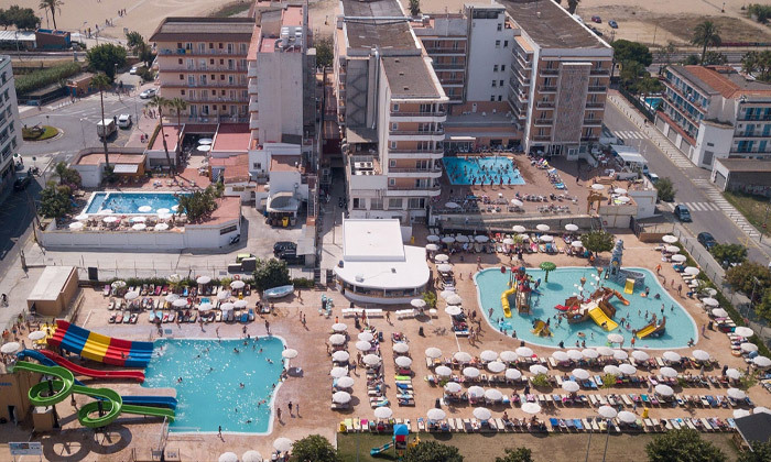 8 קוסטה בראווה, ספרד: 3/4 לילות במלון משפחות עם פארק מים ע"ב חצי פנסיון, טיסות והעברות