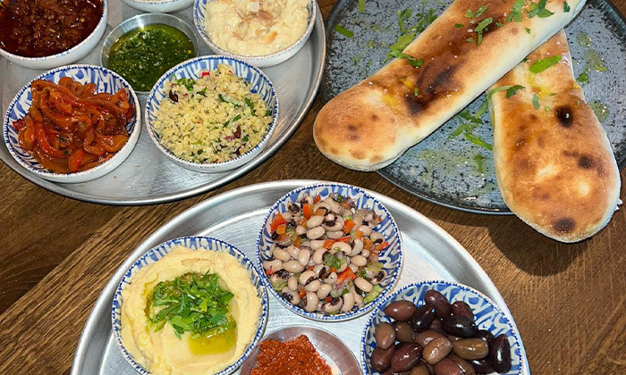8 ארוחה יוונית זוגית כשרה ב'קמילוס' בירושלים, גם בשישי