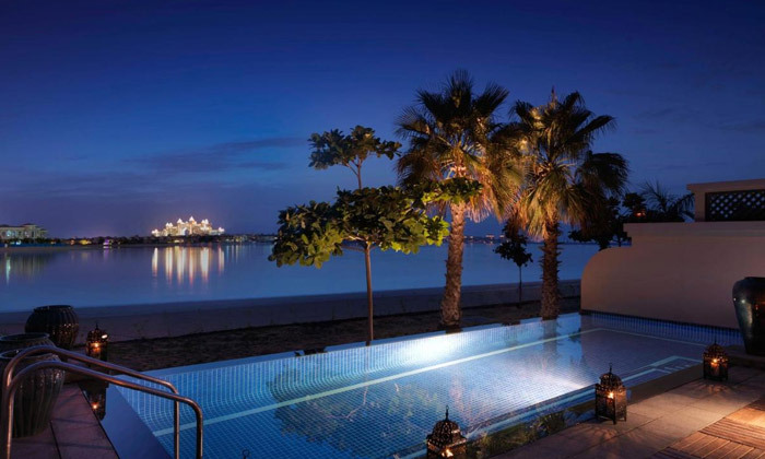 9 סוכות 5 כוכבים בדובאי: 3 לילות במלון מומלץ בפאלם ג'ומיירה כולל טיסות ישירות והעברות
