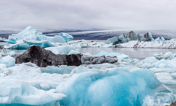 12 אוגוסט בין הרי געש לקרחונים: 8 ימים מאורגנים באיסלנד כולל שייט ברכב אמפיבי, שייט לווייתנים ועוד