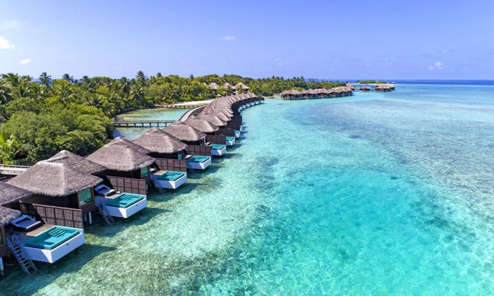 2 חופשה טרופית באיים המלדיביים: 6 לילות במלון 5* מרשת Sheraton כולל טיסות והעברות - גם בראש השנה
