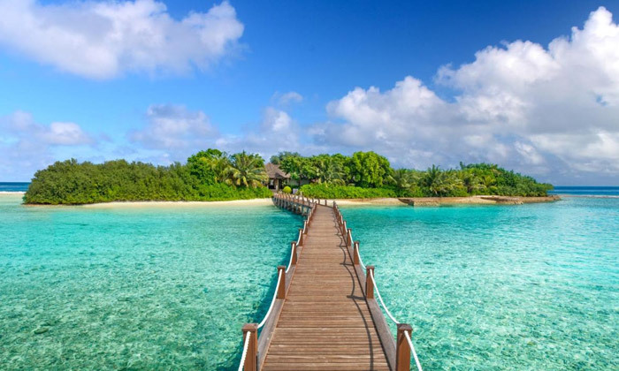 10 חופשה טרופית באיים המלדיביים: 6 לילות במלון 5* מרשת Sheraton כולל טיסות והעברות - גם בראש השנה