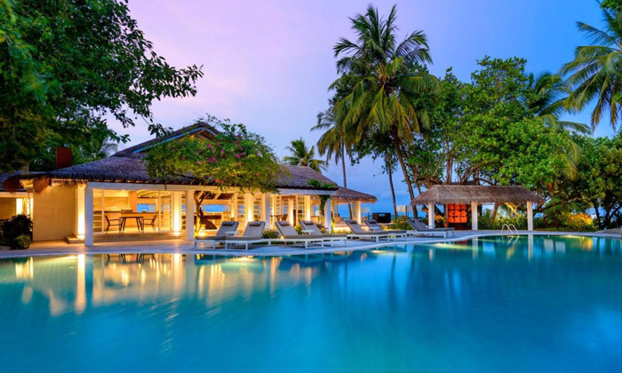 12 חופשה טרופית באיים המלדיביים: 6 לילות במלון 5* מרשת Sheraton כולל טיסות והעברות - גם בראש השנה