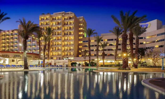 5 סופ"ש 3 לילות במלון קיסר ע"ב חצי פנסיון עם ארוחות שף של מושיק רוט ויוסי שטרית