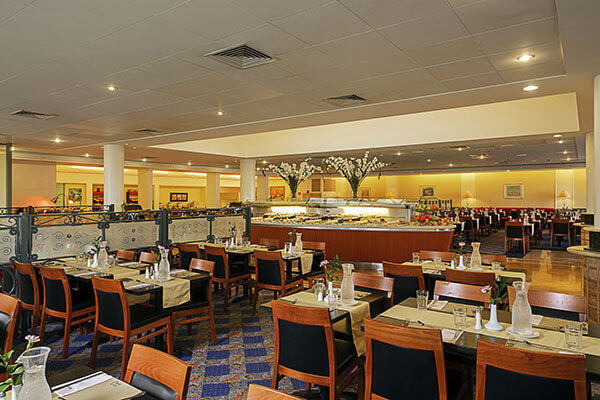 7 סופ"ש 3 לילות במלון קיסר ע"ב חצי פנסיון עם ארוחות שף של מושיק רוט ויוסי שטרית