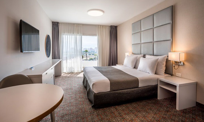 4 קיץ משפחתי באילת: 2 לילות במלון אסטרל נירוונה ע"ב חצי פנסיון