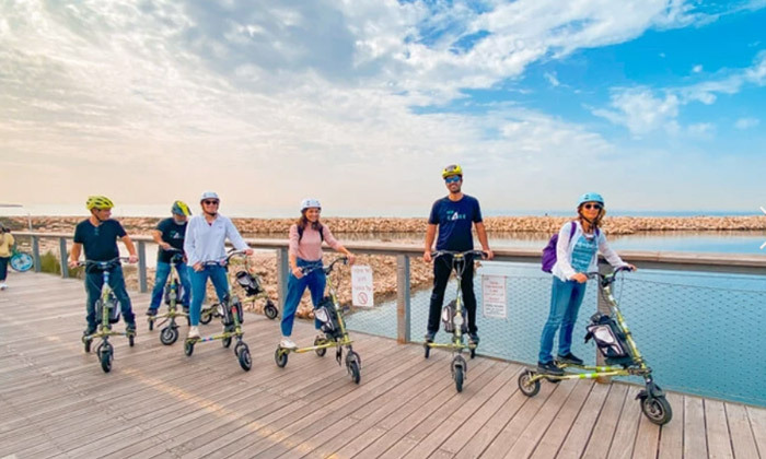 6 מתגלגלים ביחד: סיור רכיבה מודרך בתל אביב על קוקרינט 3 גלגלים